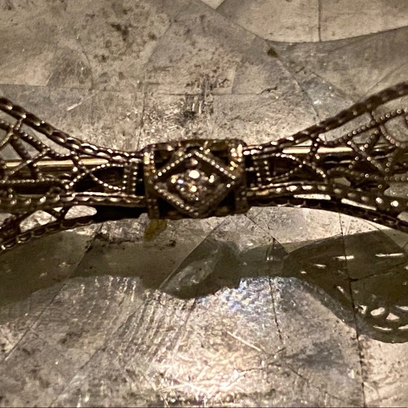 Antique Art Deco White Gold pin with diamond and filigree lattice work - Picture 7 of 8